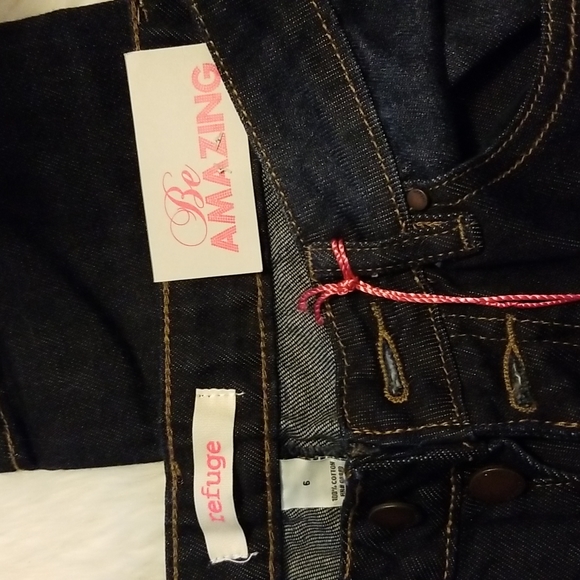 REFUGE Cropped Boyfriend Button Fly Jeans - Picture 7 of 15